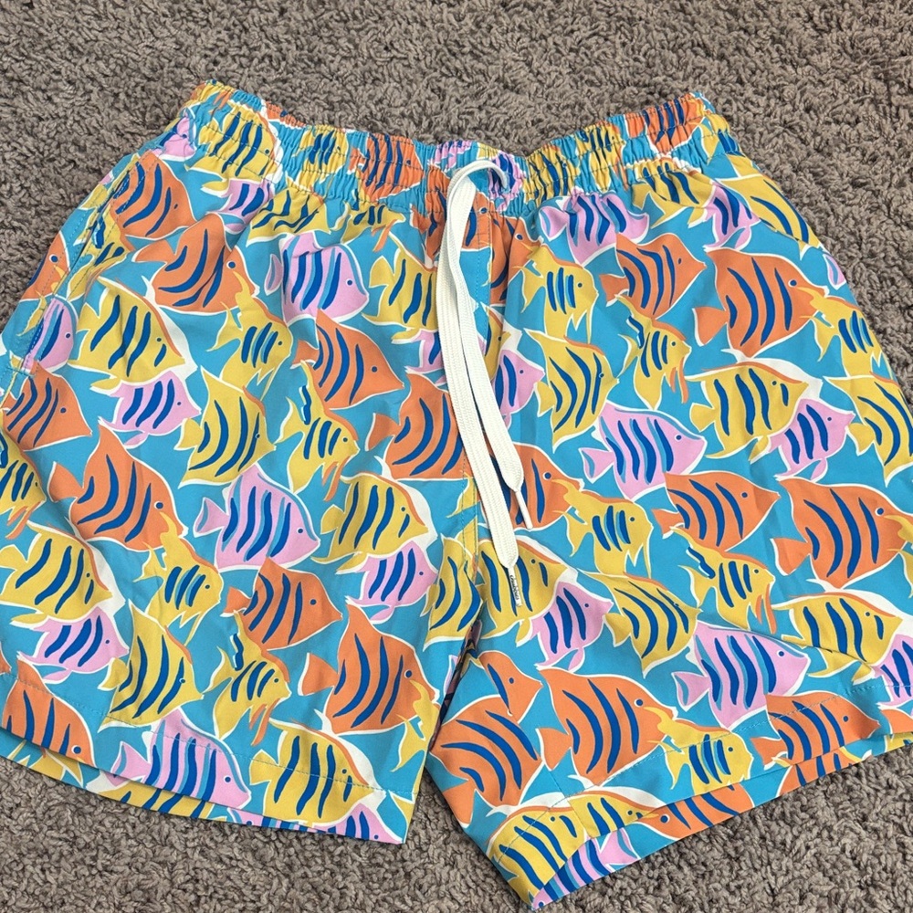 Colorful Tropical Fish Print Swim Trunks - Chubbies Fish Tank - S 5.5 inseam